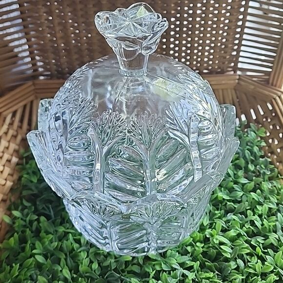 24% Lead Crystal Fifth Ave. Portico Covered Candy Dish - Picture 13 of 15